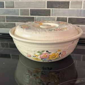 Vintage Oven serve ceramic casserole dish by Homer Laughlin. OS-101 pattern.